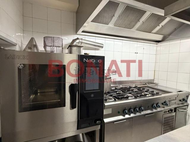 Locale in vendita di 110 m² in Piazza Camillo Benso Conte di Cavour, 13