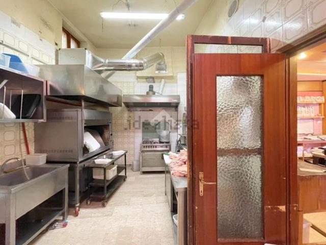 Locale in vendita di 145 m² in Piazza Isolo