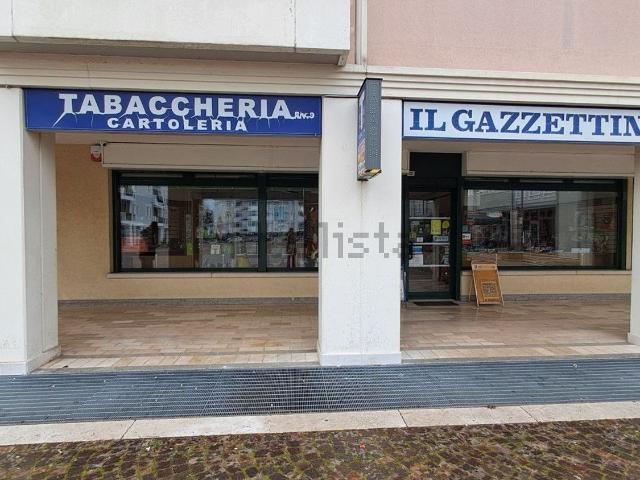Locale in vendita di 110 m² in Piazza M. L. King, 22