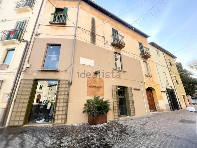 Locale in vendita di 110 m² in Piazza San Francesco