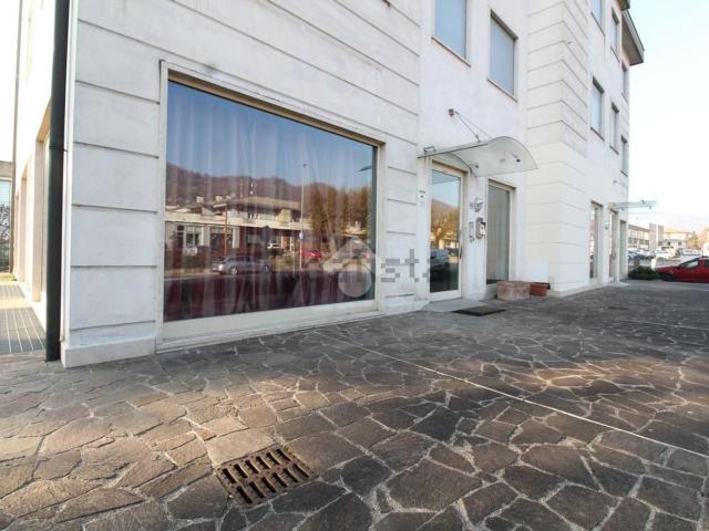 Locale in vendita di 111 m² in Via Arzignano, 138