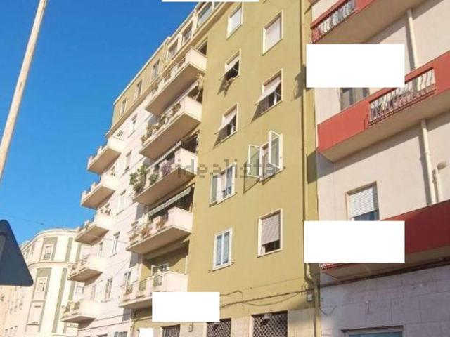 Locale in vendita di 111 m² in Via Grazia Deledda, 32