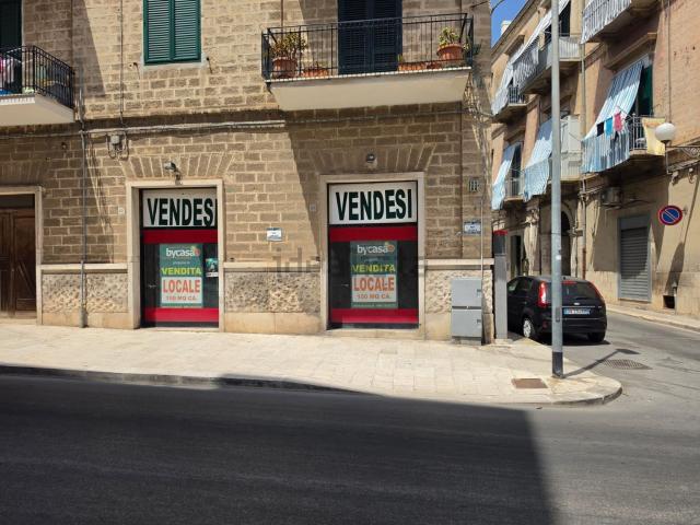 Locale in vendita di 111 m² in Via La Marina, 5