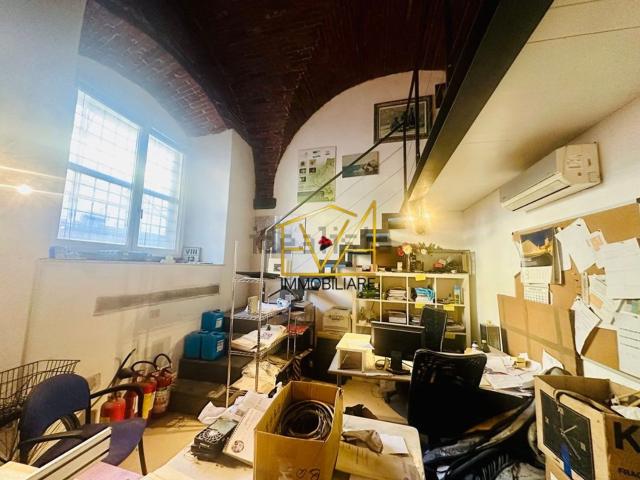 Locale in vendita di 111 m² in Via Scali del Pesce