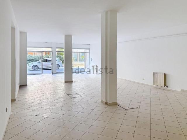 Locale in vendita di 111 m² in Viale Antonio Gramsci