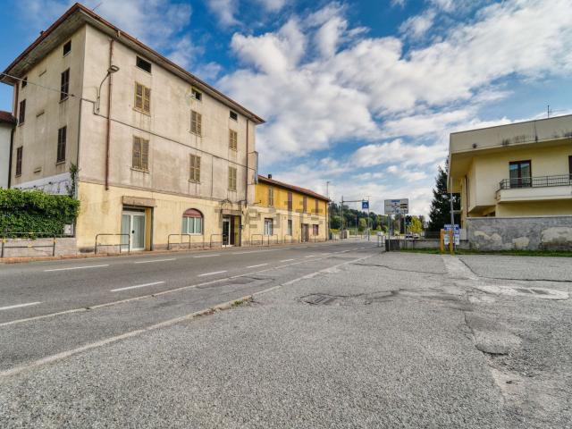 Locale in vendita di 1122 m² in Via Lovesana