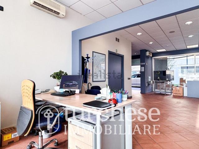 Locale in vendita di 112 m² in Via Amerigo Vespucci, 44