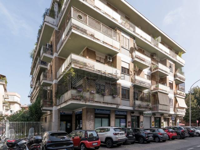 Locale in vendita di 112 m² in Via Francesco Pacelli, 4