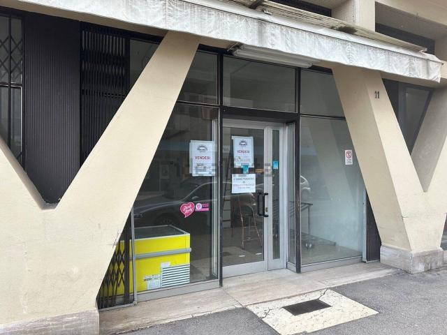 Locale in vendita di 112 m² in Via Locatelli, 11