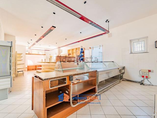 Locale in vendita di 112 m² in Via Roma, 11