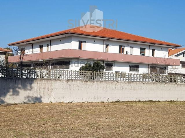 Locale in vendita di 1134 m² in Via Ombrone