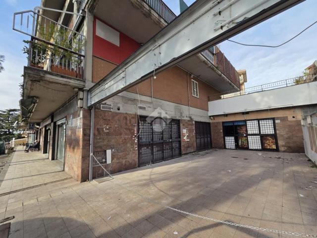 Locale in vendita di 95 m² in Via Casilina, 1797