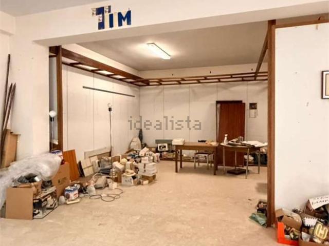 Locale in vendita di 113 m² in Via Camerota