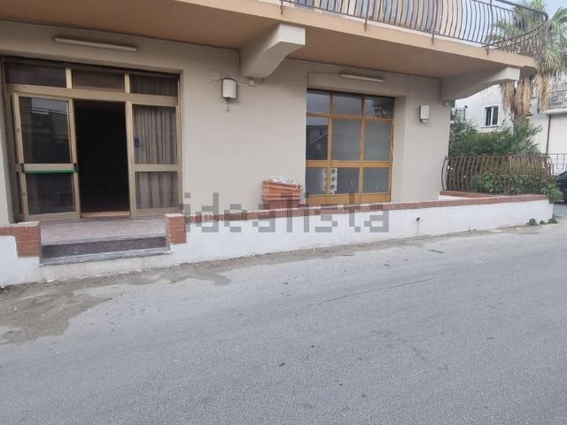 Locale in vendita di 113 m² in Via Dei Funari