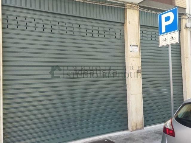 Locale in vendita di 113 m² in Via Francesco Petrelli, 6