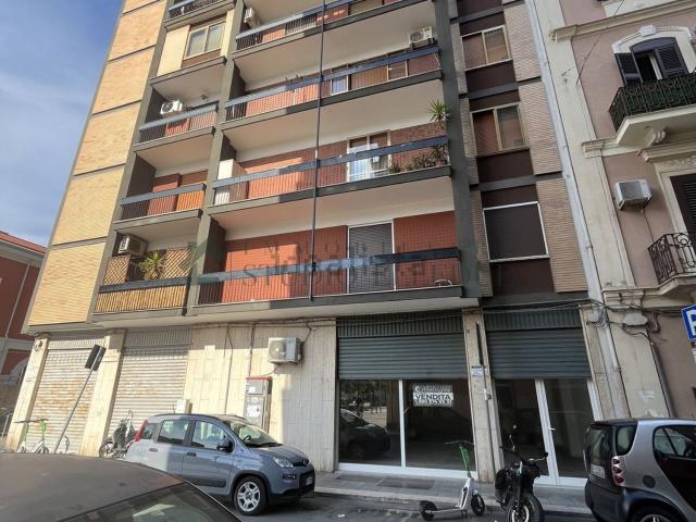 Locale in vendita di 113 m² in Via Francesco Petrelli, 6