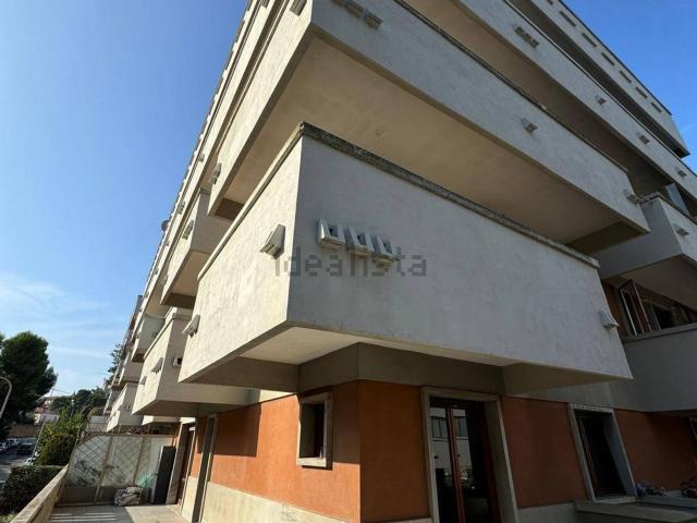 Locale in vendita di 113 m² in Via Ottorino Respighi