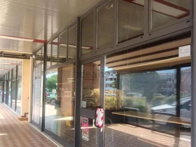 Locale in vendita di 113 m² in Via Vicenza, 50