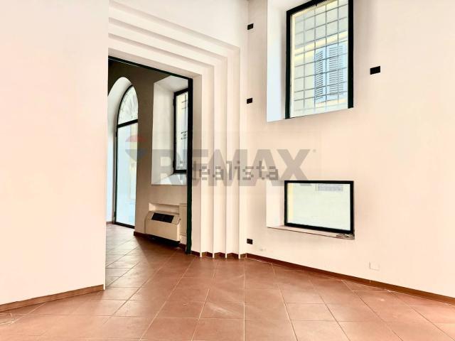 Locale in vendita di 114 m² in Via Canalino, 70