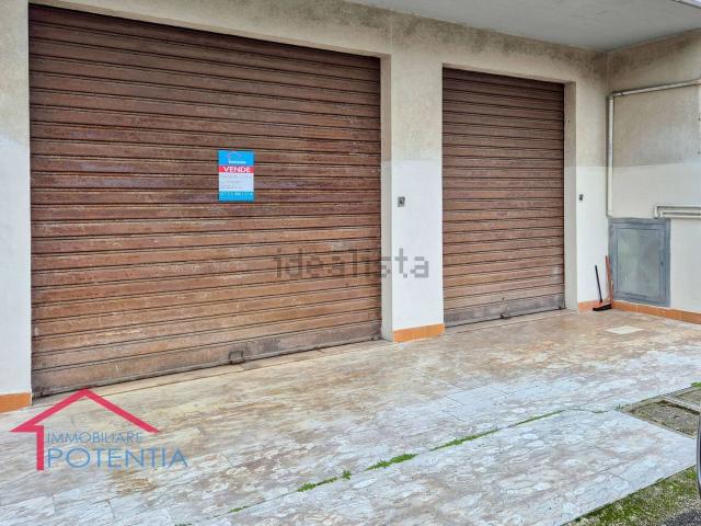 Locale in vendita di 114 m² in Via Beethoven, 40