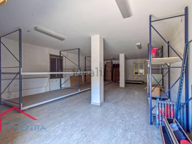 Locale in vendita di 114 m² in Via Beethoven, 40
