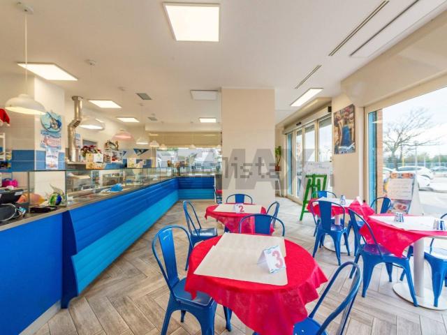 Locale in vendita di 114 m² in Via Giacomo Peroni, 2