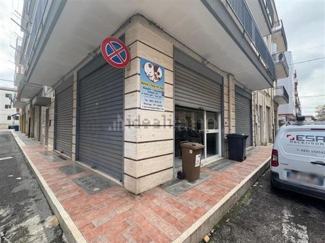 Locale in vendita di 114 m² in Via Don Luigi Sturzo