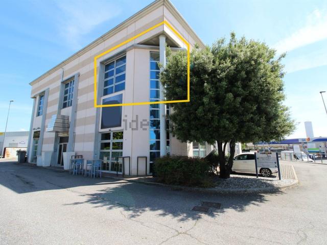 Locale in vendita di 114 m² in Via Lombardia, 2