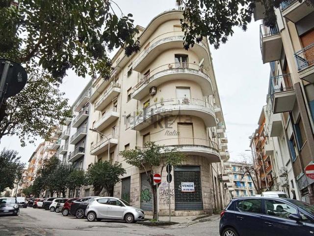 Locale in vendita di 114 m² in Via Luigi Miceli, 34