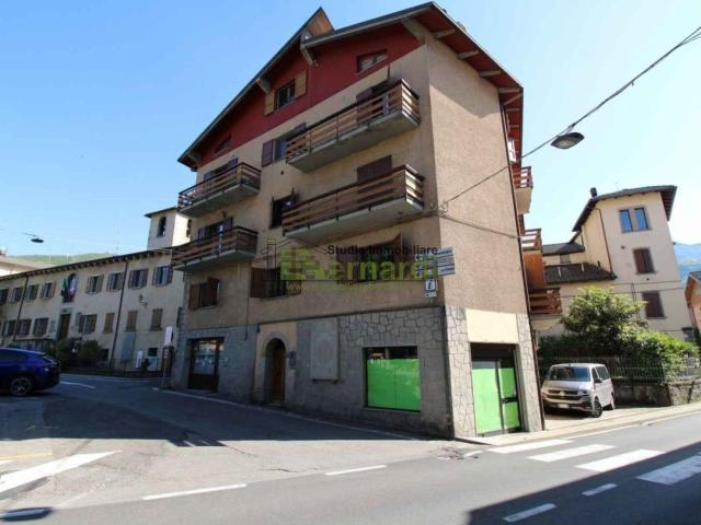 Locale in vendita di 114 m² in Via Vittorio Veneto, 41