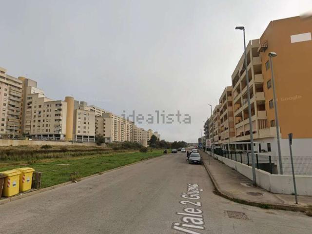 Locale in vendita di 114 m² in Piazza della Liberazione, 78