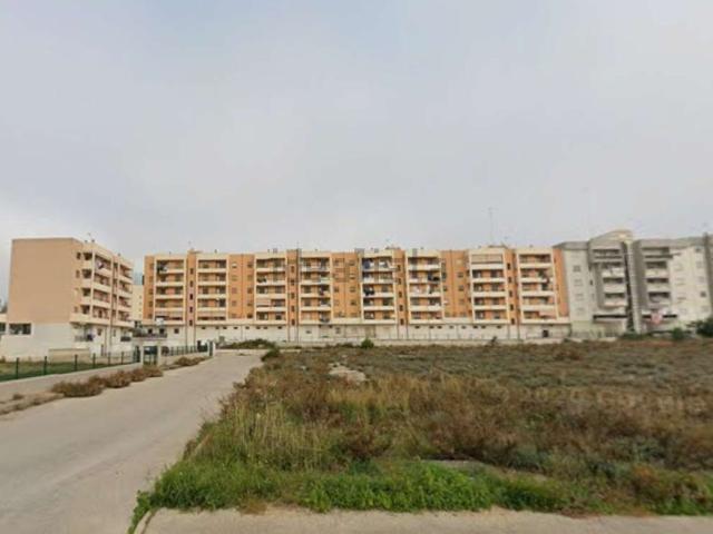 Locale in vendita di 114 m² in Piazza della Liberazione, 90