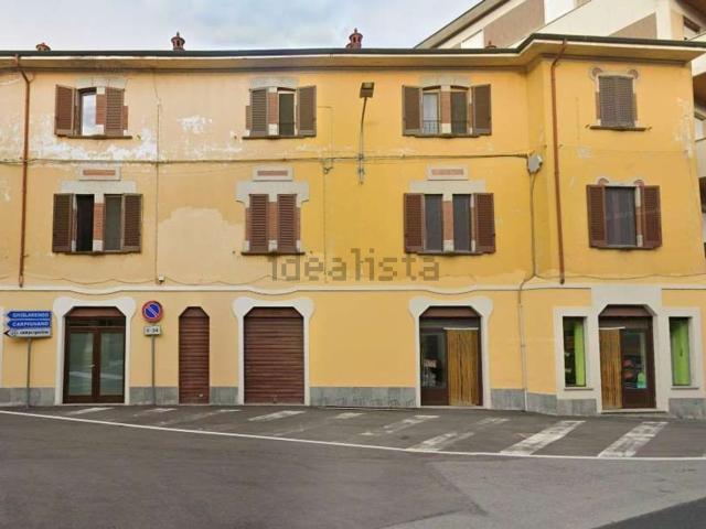 Locale in vendita di 114 m² in Piazza Porzio Vernino, 8