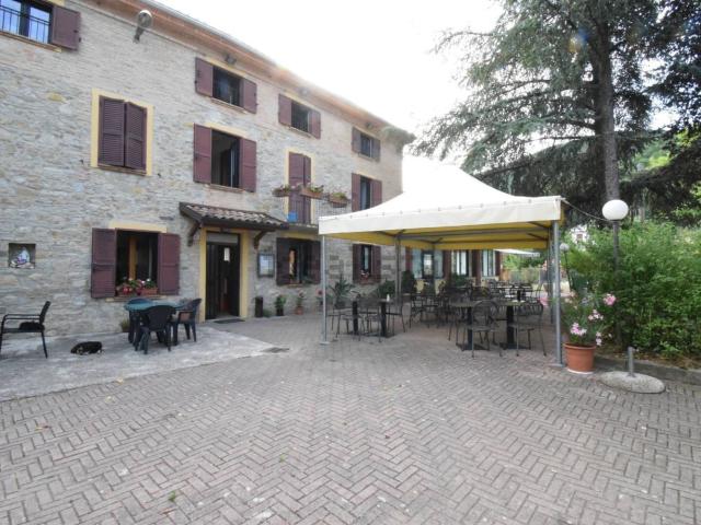 Locale in vendita di 1150 m² in Strada Ceriato, 82