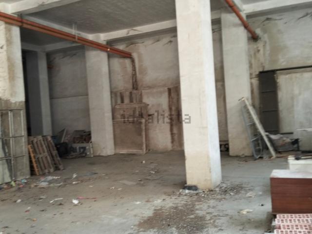 Locale in vendita di 1150 m² in Via Nazionale