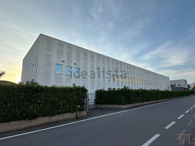 Locale in vendita di 1150 m² in Via Boschetti