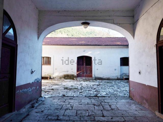 Locale in vendita di 1151 m² in Via Giovanni Masucci