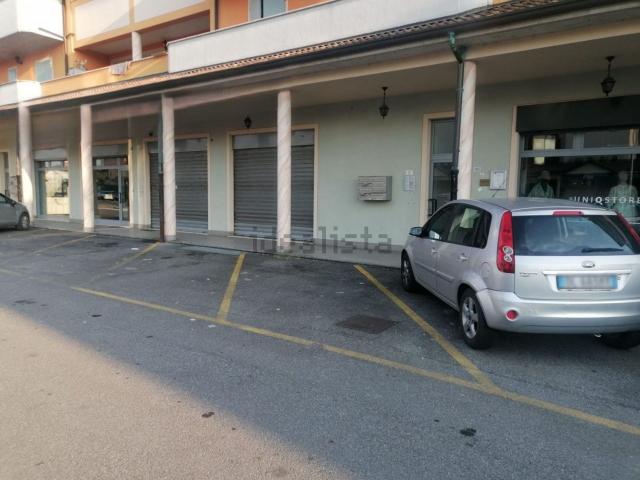 Locale in vendita di 115 m² in Via 25 Aprile, 149