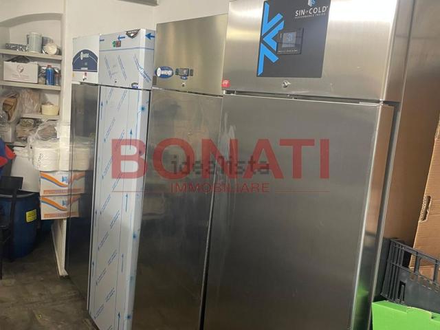 Locale in vendita di 115 m² in Via Colombo, 247