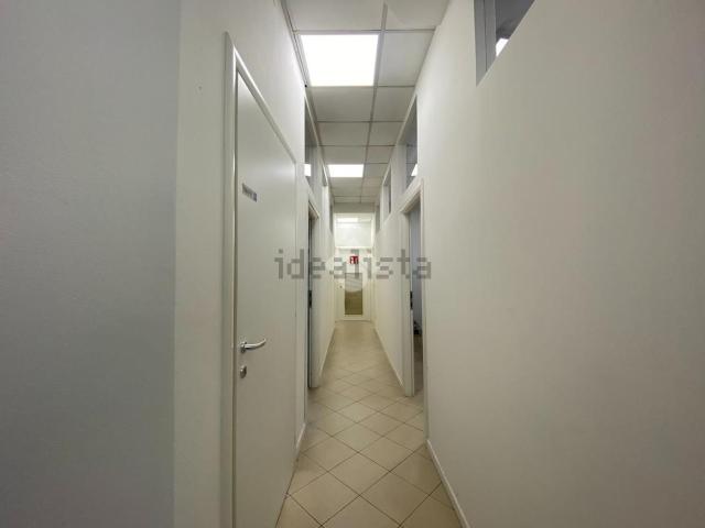 Locale in vendita di 115 m² in Via Bernardino Zacchetti, 31