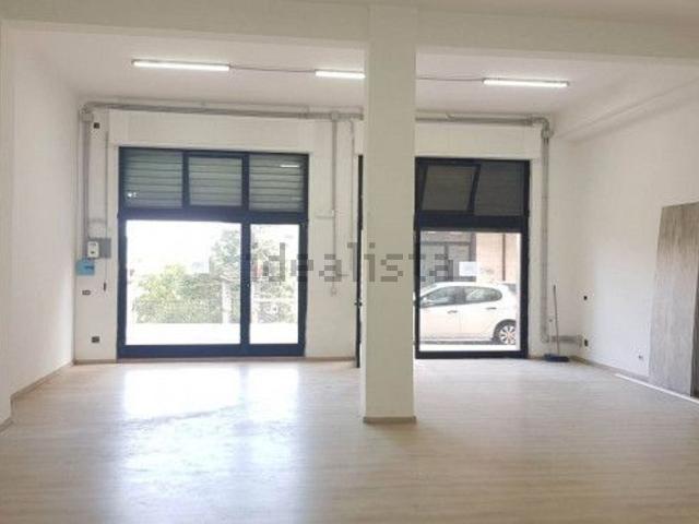 Locale in vendita di 115 m² in Via garibaldi, 182