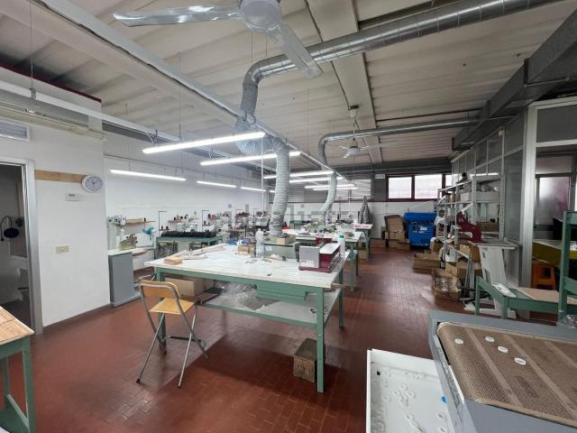 Locale in vendita di 115 m² in Via Giorgio Ambrosoli