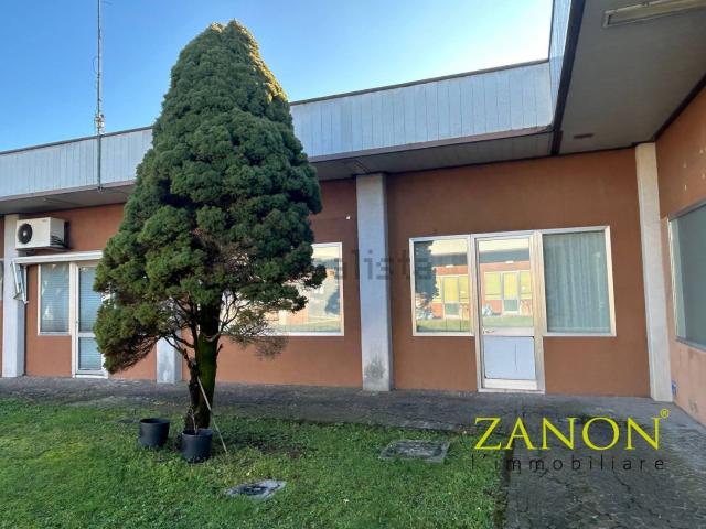 Locale in vendita di 115 m² in Via Giovanni Battista Tiepolo, 60