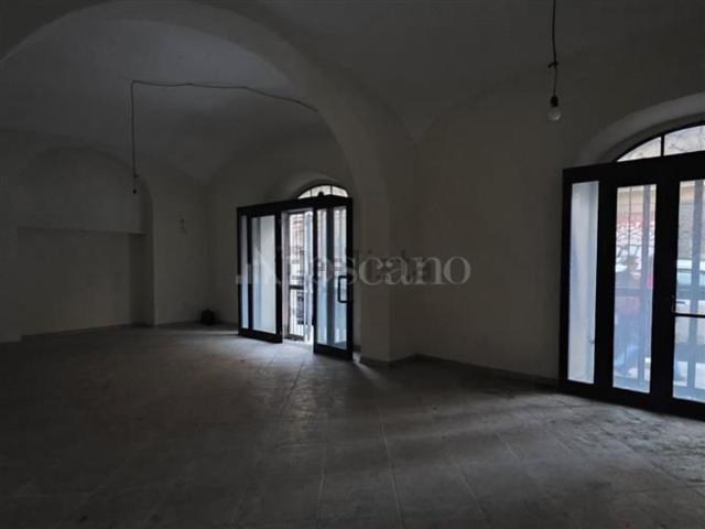 Locale in vendita di 115 m² in Via dei Marsi