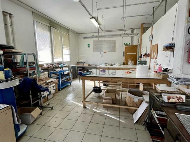 Locale in vendita di 115 m² in Via filippo turati