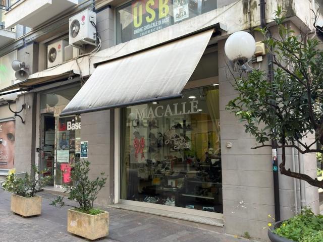 Locale in vendita di 115 m² in Via Macallè