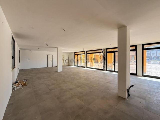Locale in vendita di 115 m² in Via Milano, 5