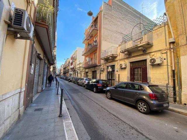 Locale in vendita di 115 m² in Via Sigismondo Castromediano, 53