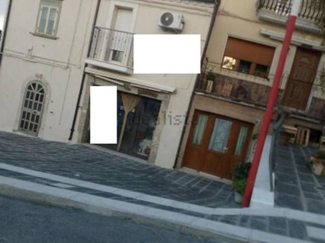 Locale in vendita di 115 m² in Via Principe Umberto