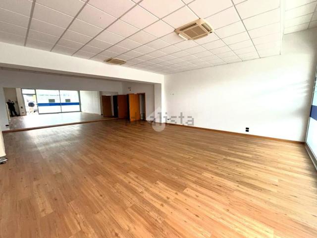 Locale in vendita di 115 m² in Via Ruggero Leoncavallo
